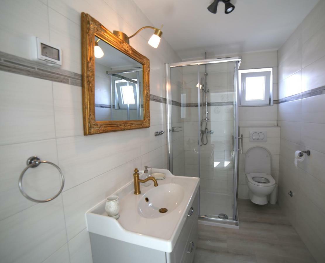 Sweet Suite With Free Private Parking Пула Екстериор снимка